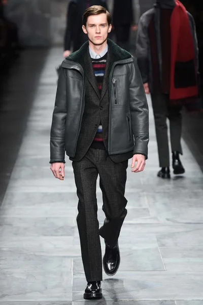 Look 30
